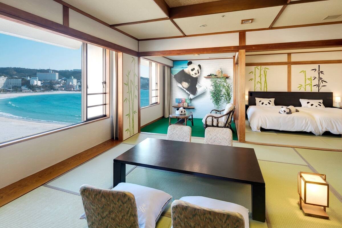 [オ―シャンビュー]海が見えるパンダの部屋（和室＋ツインベッド）／禁煙 | 羽毛の掛け布団、セーフティボックス (室内)、遮光カーテン、WiFi (無料)