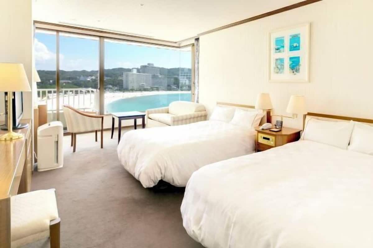 Down duvets, in-room safe, blackout curtains, free WiFi