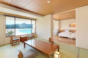 Down comforters, in-room safe, blackout drapes, free WiFi