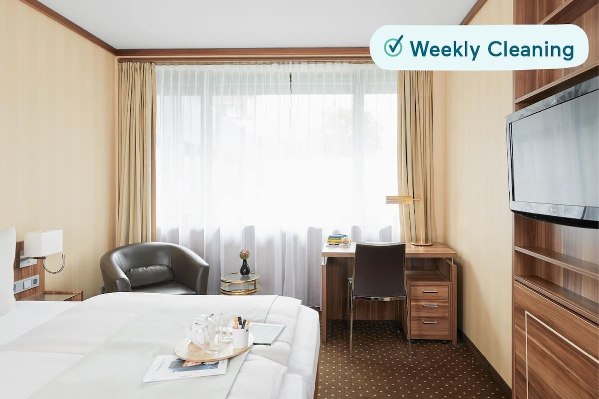 Business Plus Twin Apartment | Premium bedding, free minibar, in-room safe, desk