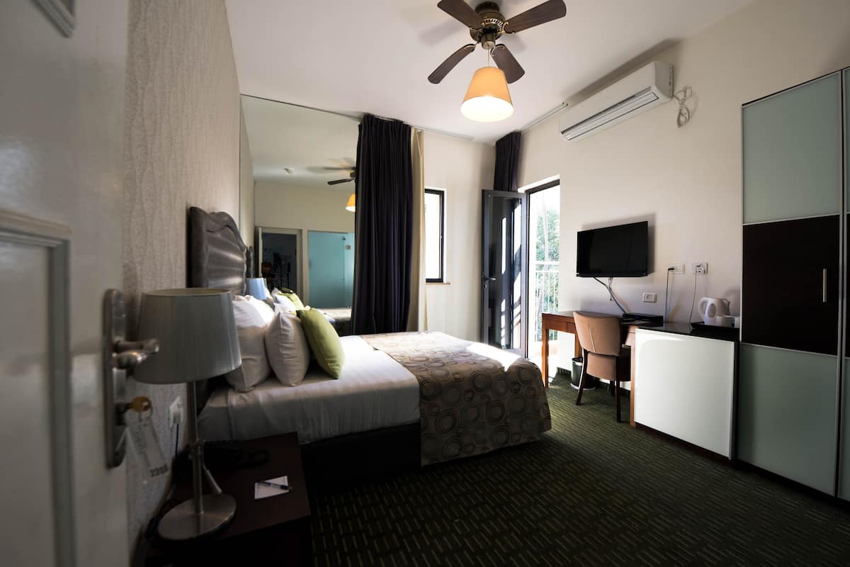 Standard Room | In-room safe, desk, free WiFi, bed sheets