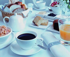 Daily buffet breakfast (USD 6 per person)