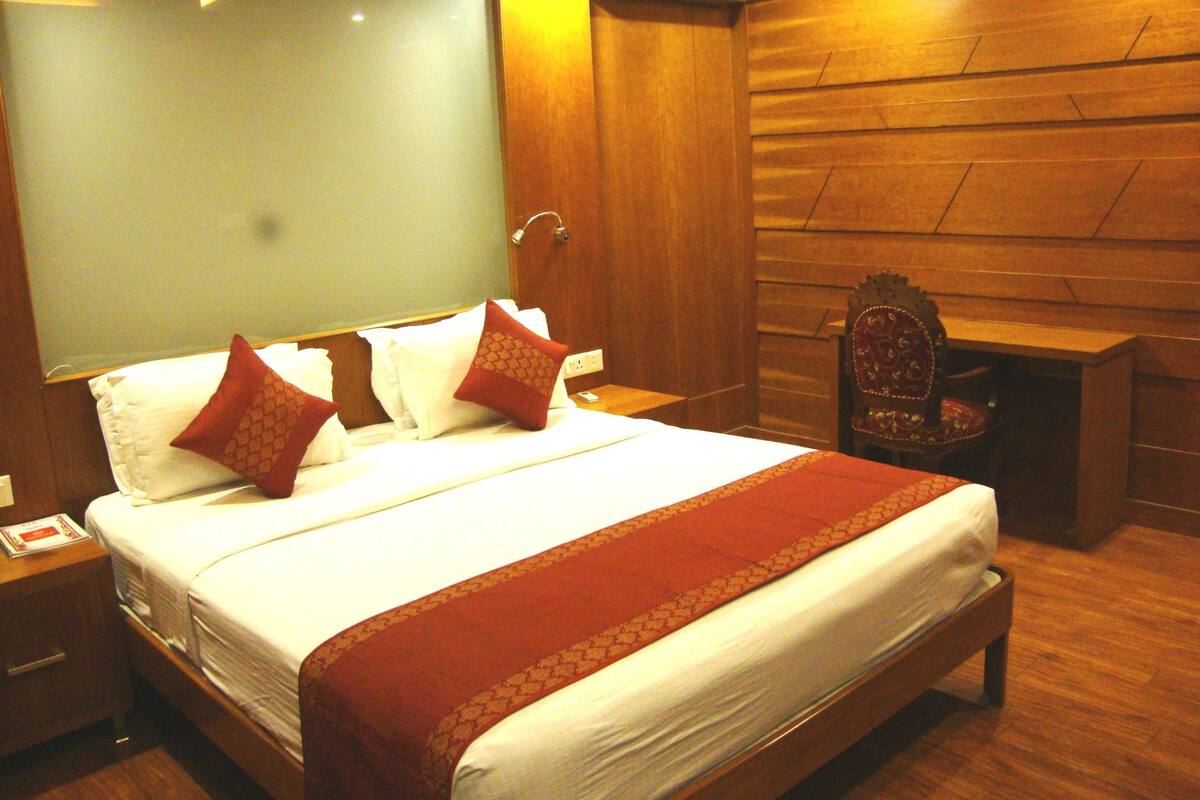 Phòng Deluxe | Bộ đồ giường cao cấp, nệm cao su hoạt tính (memory foam)