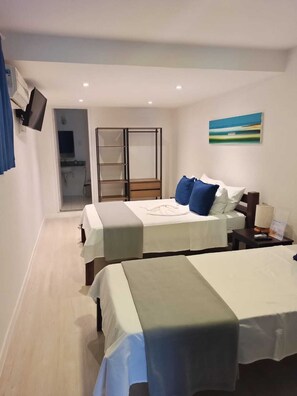 Superior Triple Room | Minibar, iron/ironing board, free WiFi, bed sheets