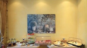 Free daily buffet breakfast - Hotel zum Goldenen Stern (Pruem)