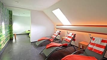 Een sauna, lichaamsbehandelingen, aromatherapie, gezichtsbehandelingen