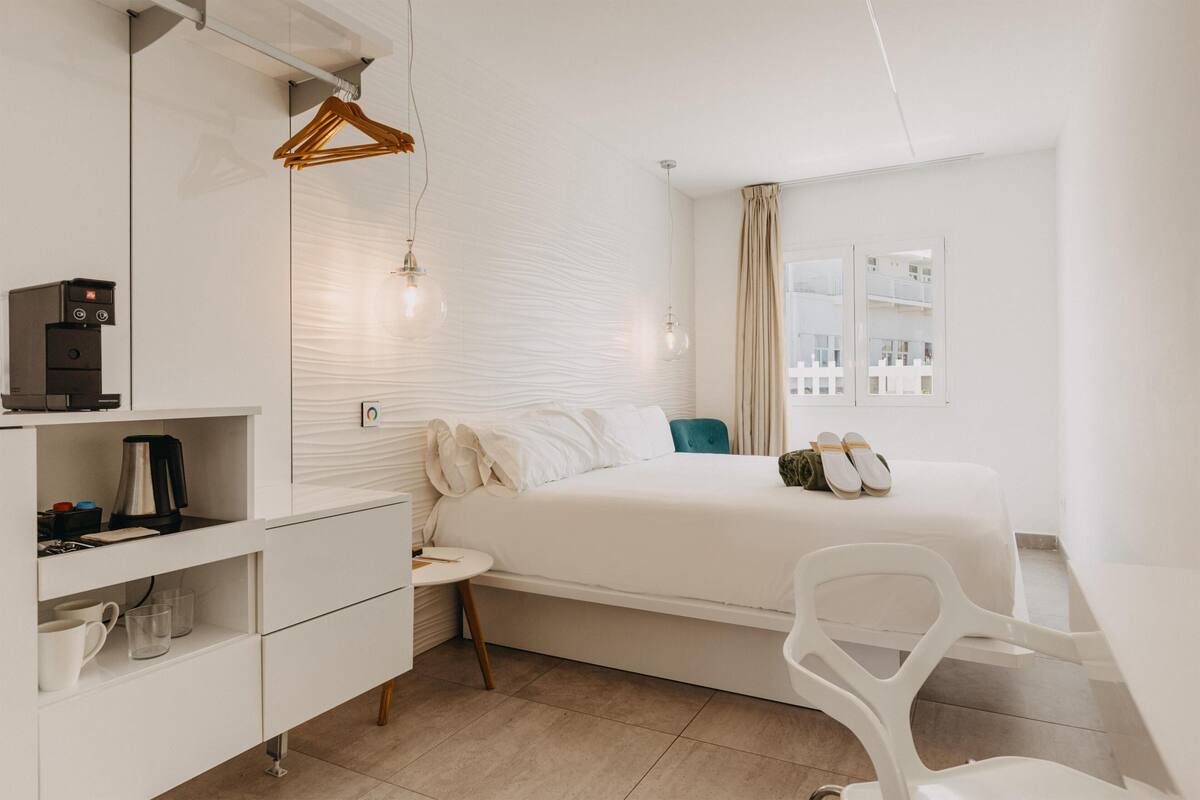 Doppia Junior, terrazzo, al piano terra | Minibar, una cassaforte in camera, tende oscuranti, insonorizzazione