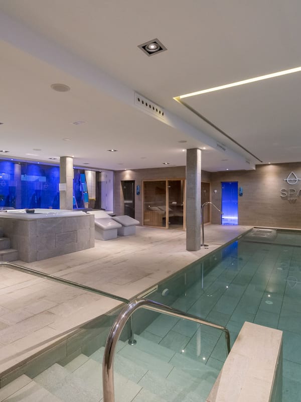 Couples treatment room(s), sauna, hot tub, steam room, body treatments