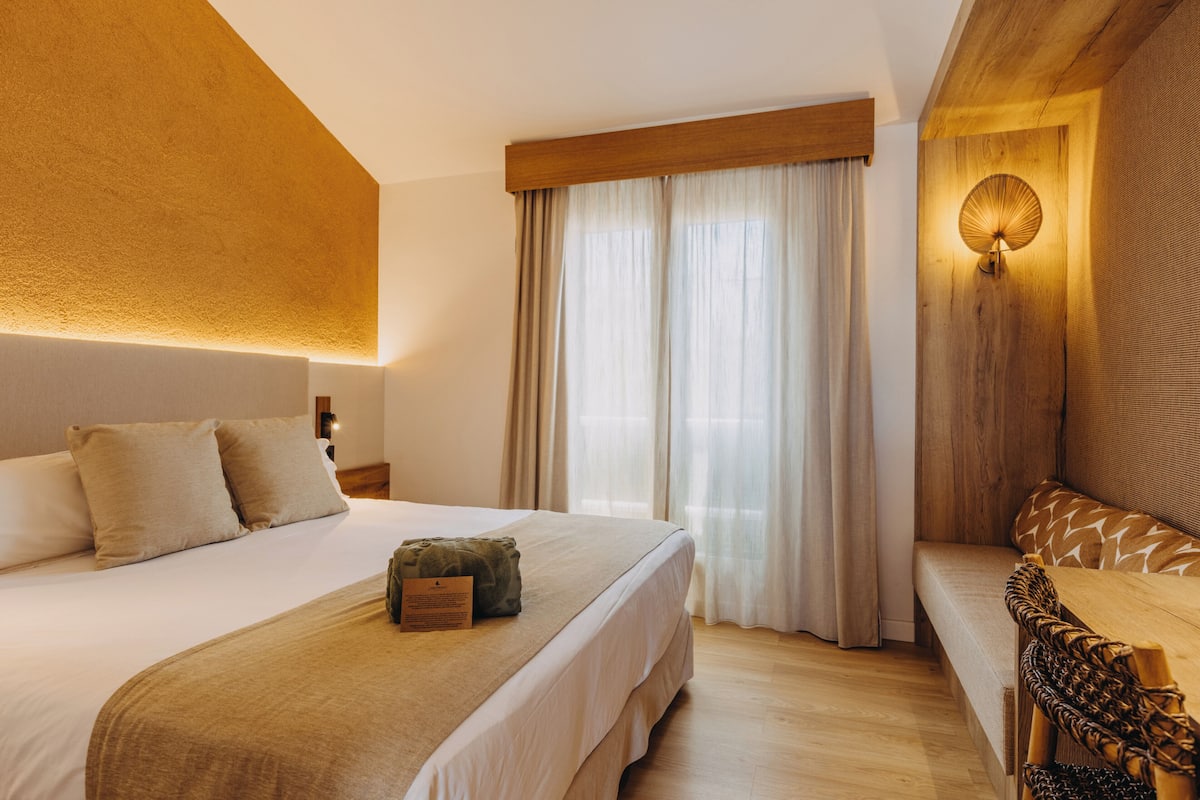 Minibar, in-room safe, blackout curtains, soundproofing