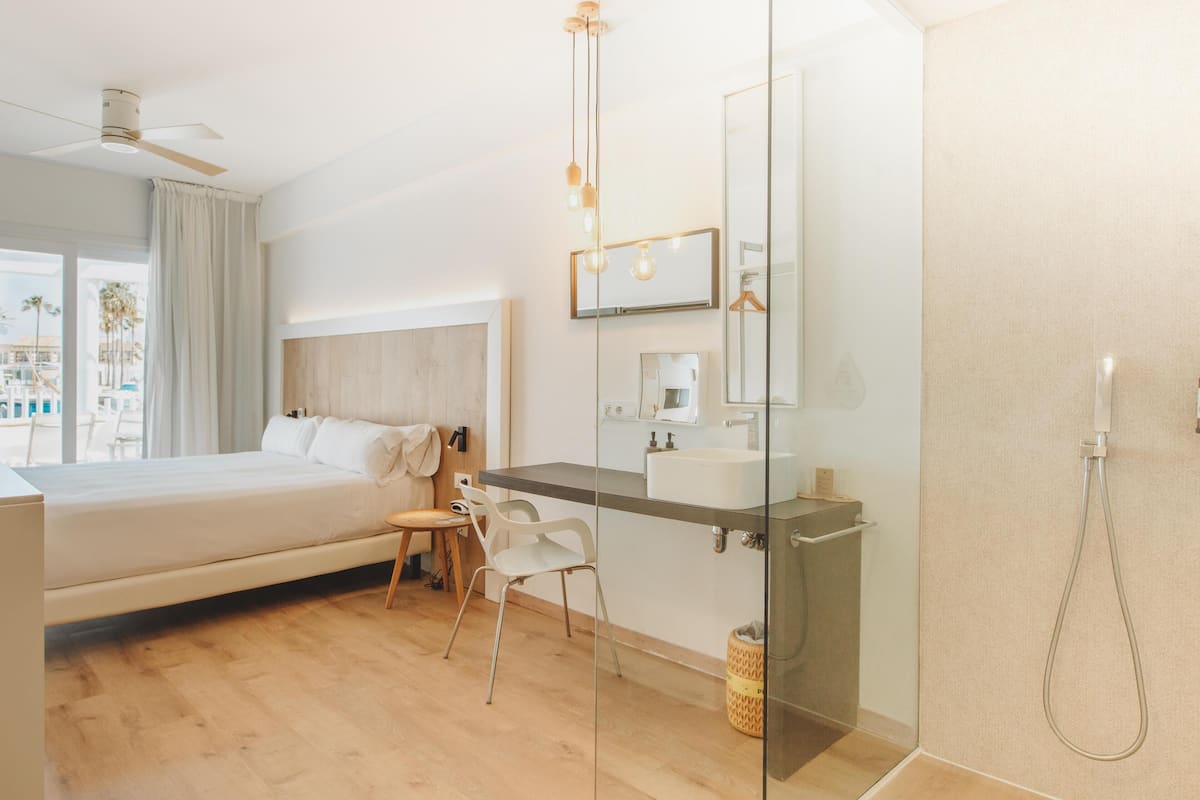 Minibar, in-room safe, blackout drapes, soundproofing