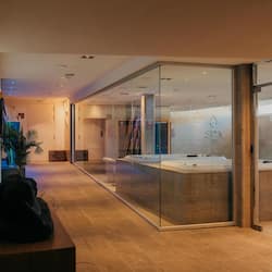 Couples treatment room(s), sauna, hot tub, steam room, body treatments
