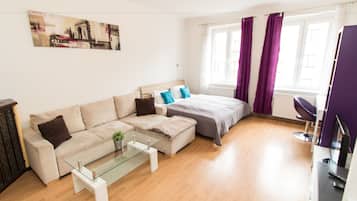 Apartment, 2 Schlafzimmer, Küche | Wohnbereich | 32-Zoll-Fernseher mit Kabelempfang, DVD-Player