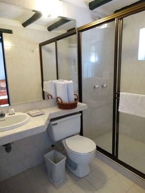 Superior tweepersoonskamer, 1 tweepersoonsbed | Luxe beddengoed, bedden met traagschuimmatras, een minibar, beddengoed