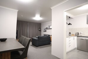 Smart TV, Netflix, DVD player - Madison Carrington  Apartments (Sydney)