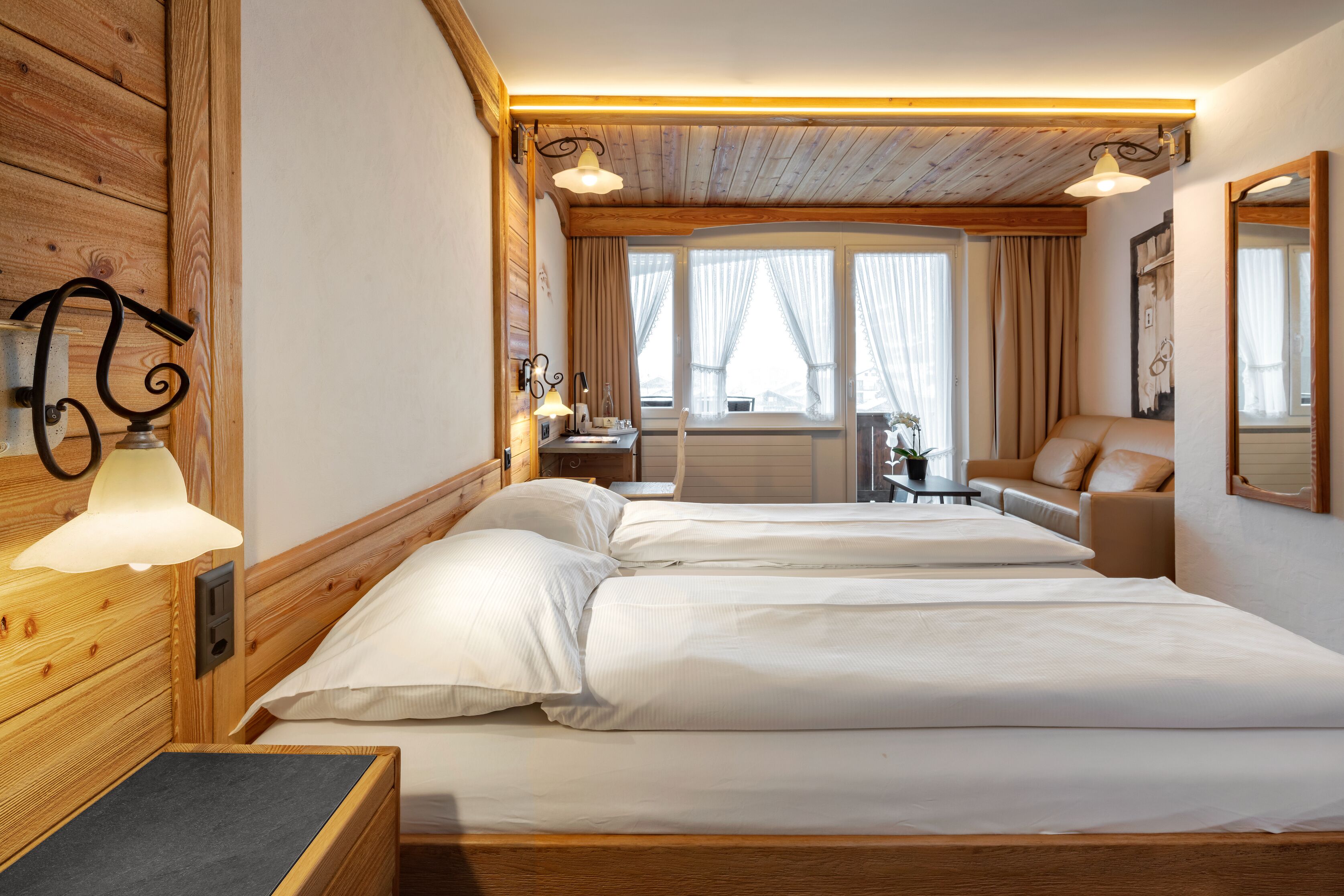 standard twin room | premium bedding, pillow-top beds, in-room safe, desk