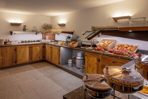 Free daily buffet breakfast - Hotel Antika (Zermatt)