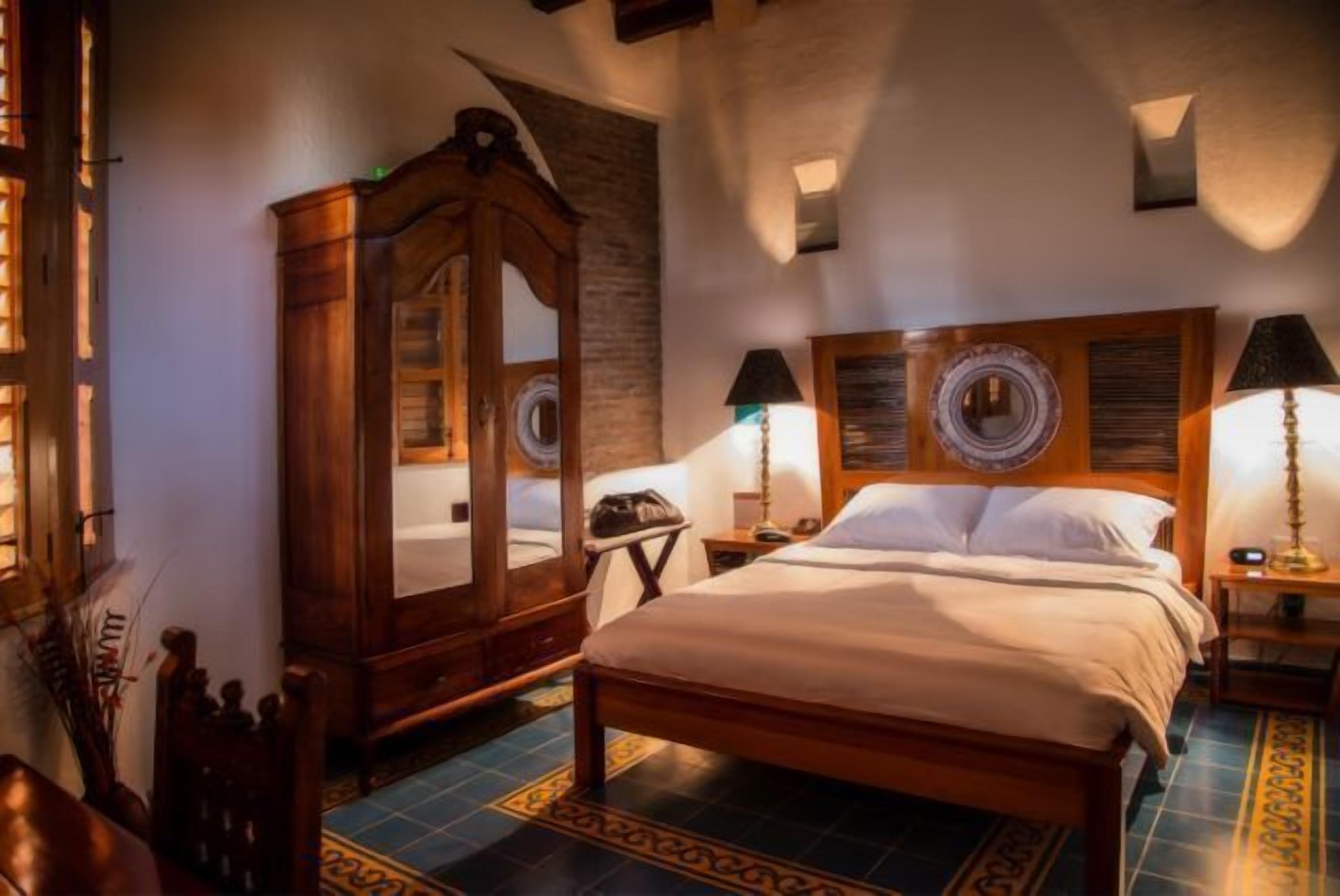 1 bedroom, egyptian cotton sheets, premium bedding, down duvets