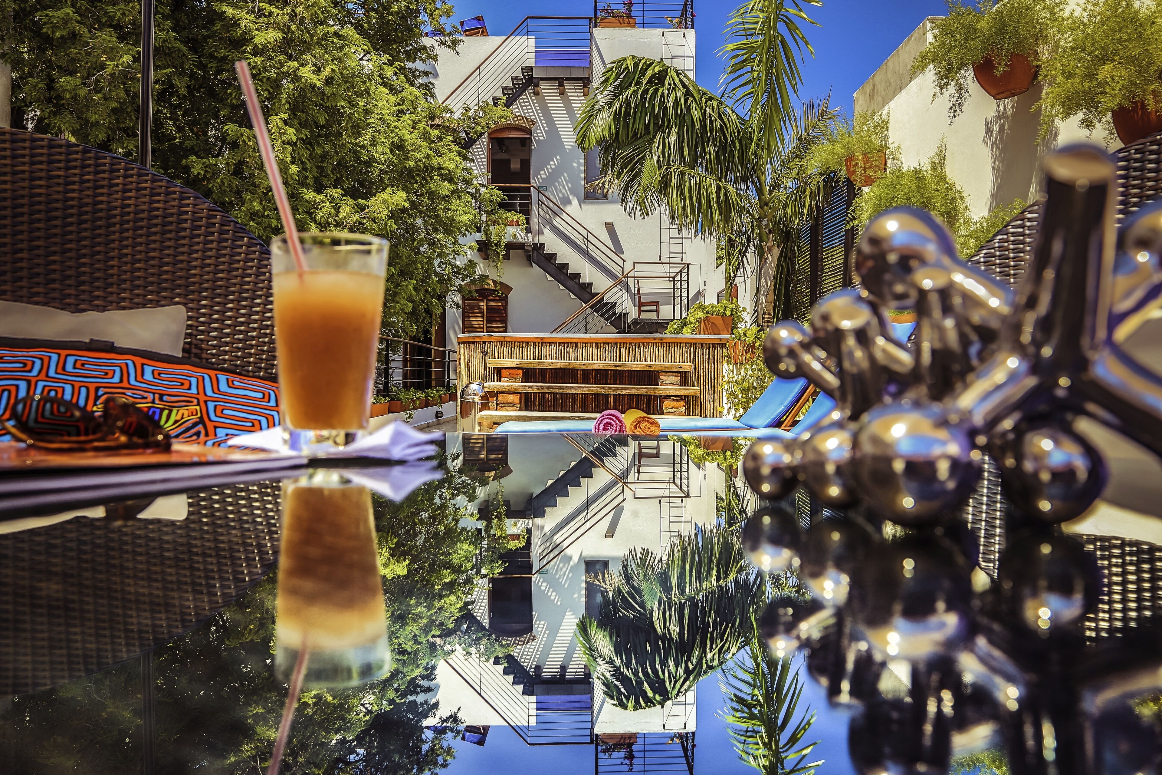 outdoor pool, open 8 am to 10 pm, pool loungers