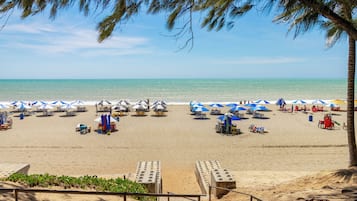 Na praia, toalhas de praia