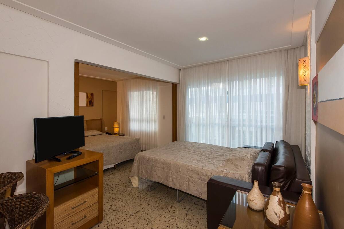 Een minibar, een kluis op de kamer, gratis babybedden, gratis wifi