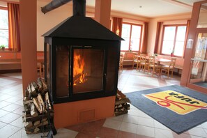 Lobby -  JUFA Hotel Hochrindl (Albeck)