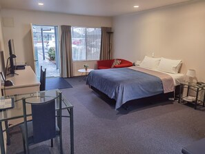 Down comforters, in-room safe, desk, blackout drapes
