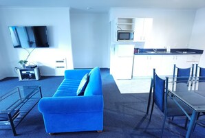 Deluxe Apartment, 2 Bedrooms | Bathroom | Rainfall showerhead, free toiletries, hair dryer, towels