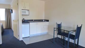 One Bedroom Executive spa | In-room dining