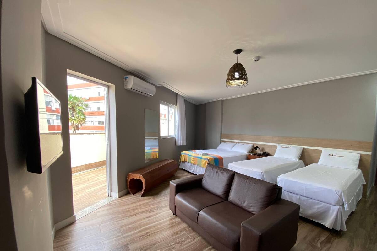 Minibar, WiFi (free), bed sheets