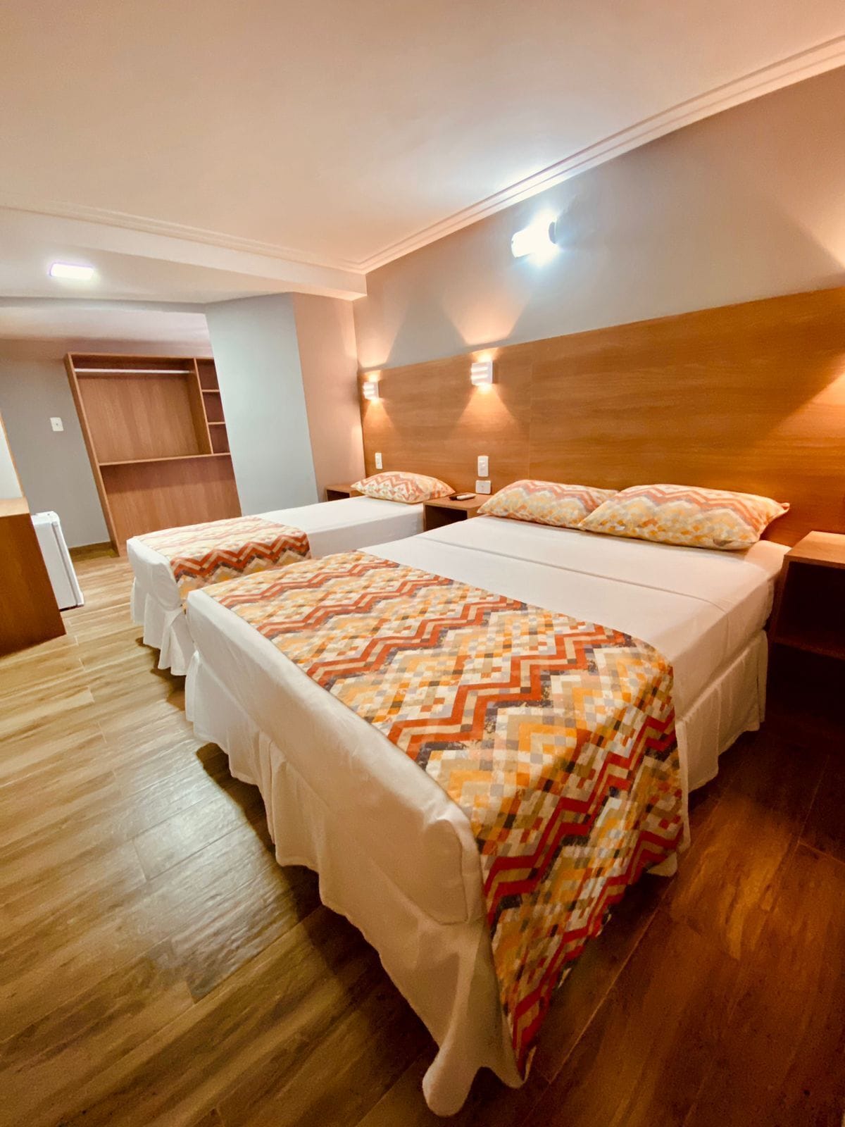 Standard-Doppelzimmer | Minibar, kostenloses WLAN, Bettwäsche