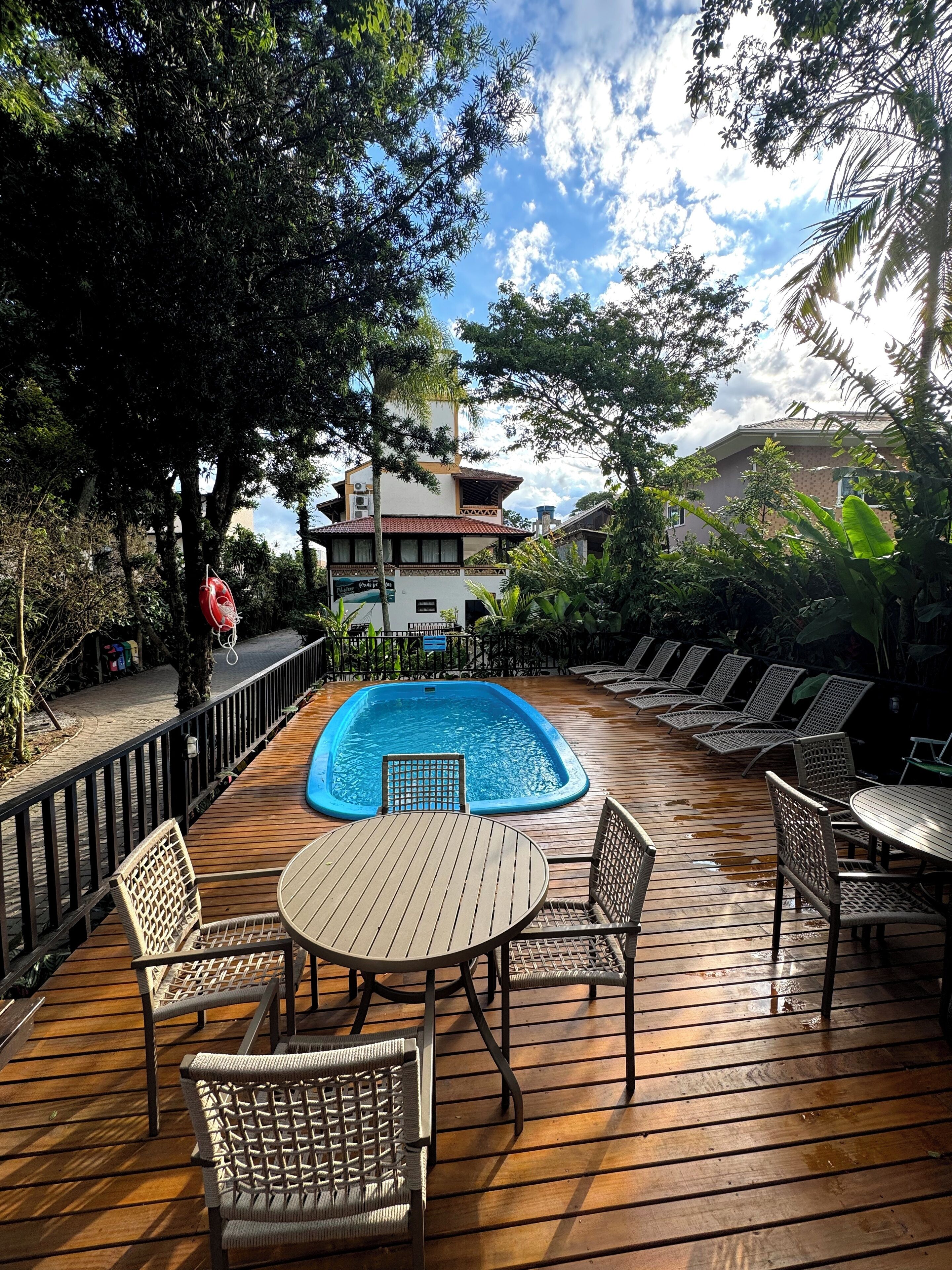 حمّام سباحة خارجي