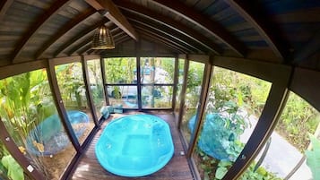 Bañera de hidromasaje interior