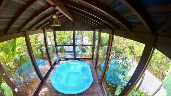 Indoor spa tub
