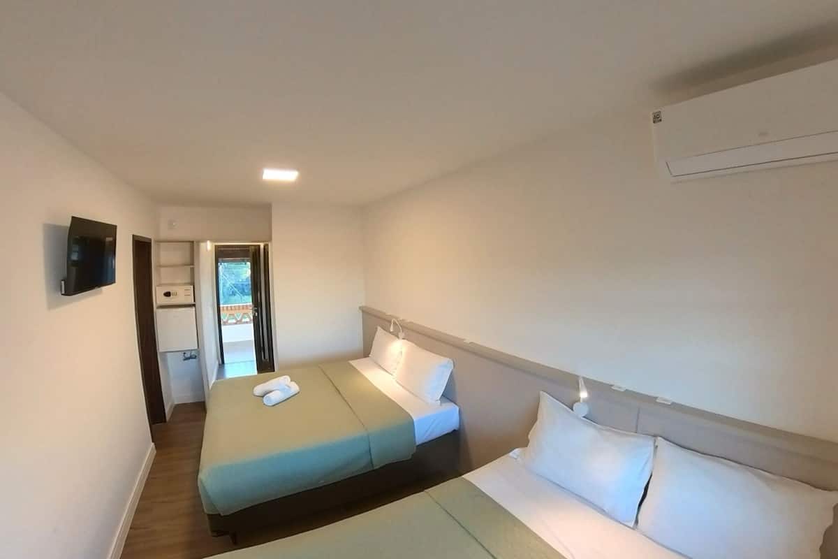 Leilighet – superior, flere senger, balkong, bakgårdsutsikt | Wi-fi (inkludert) og sengetøy