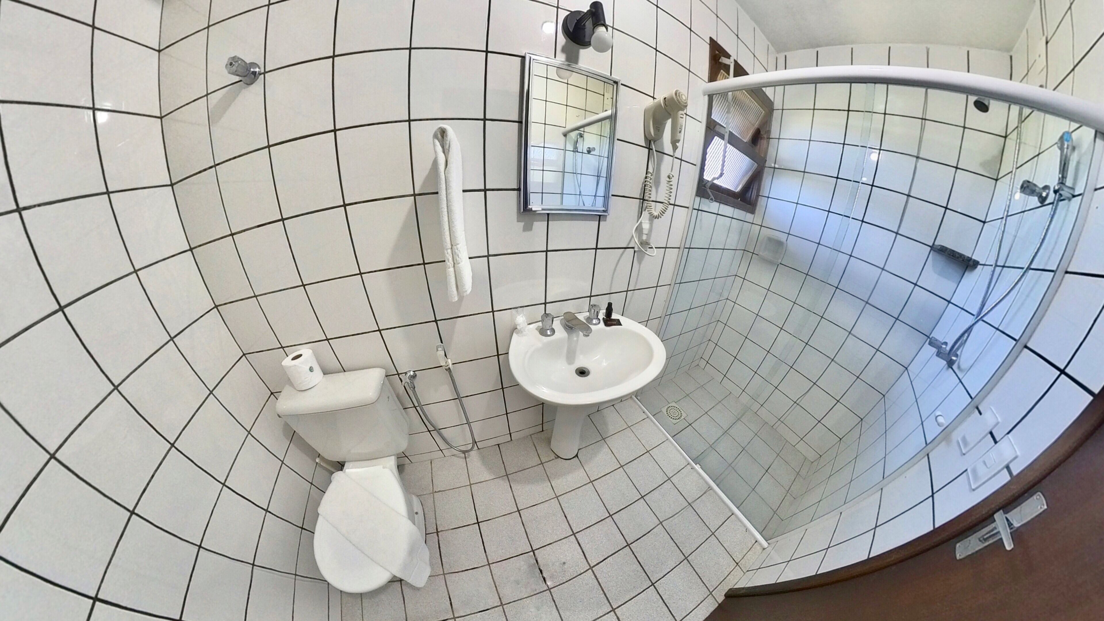 standard first floor | bathroom | shower, free toiletries, hair dryer, towels