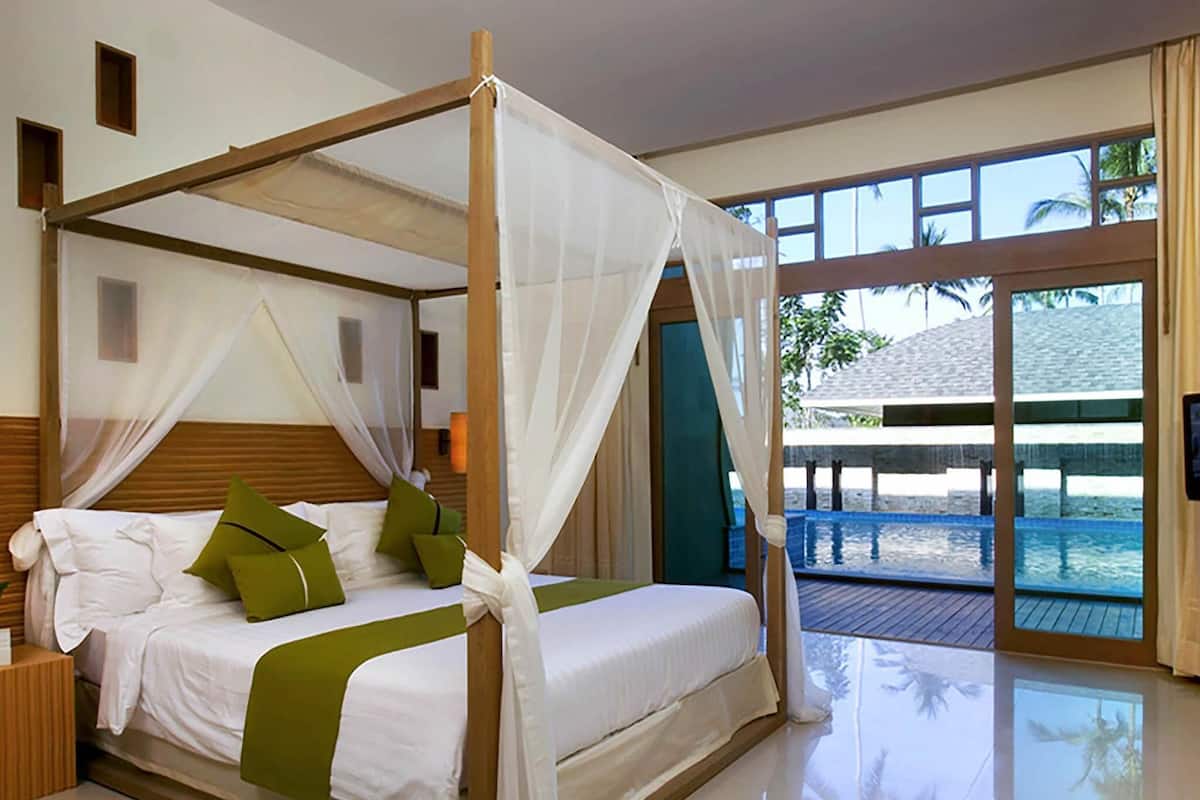 Deluxe Room, 1 King Bed, Pool Access | In-room safe, individually furnished, desk, rollaway beds