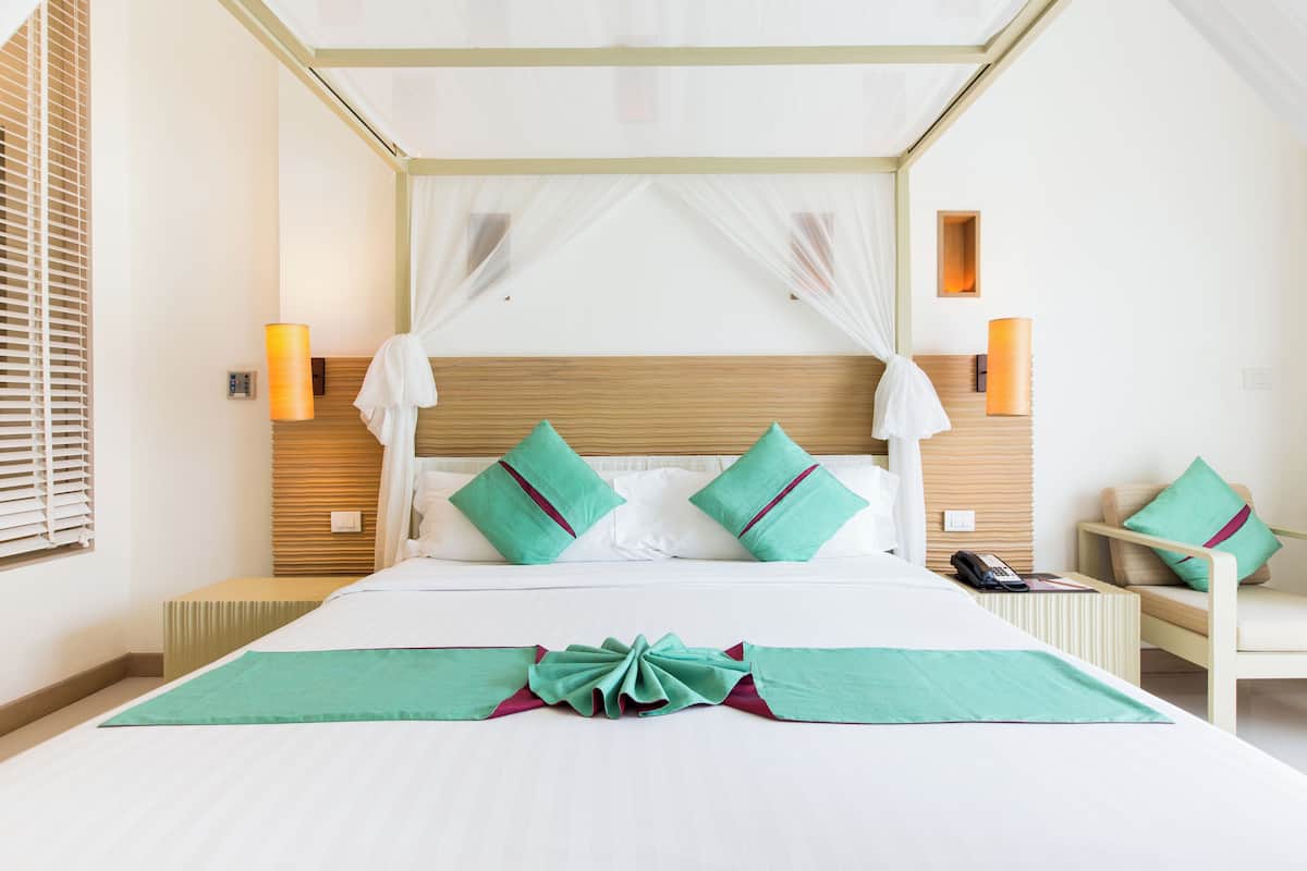 Superior Room, 1 King Bed | In-room safe, individually furnished, desk, rollaway beds