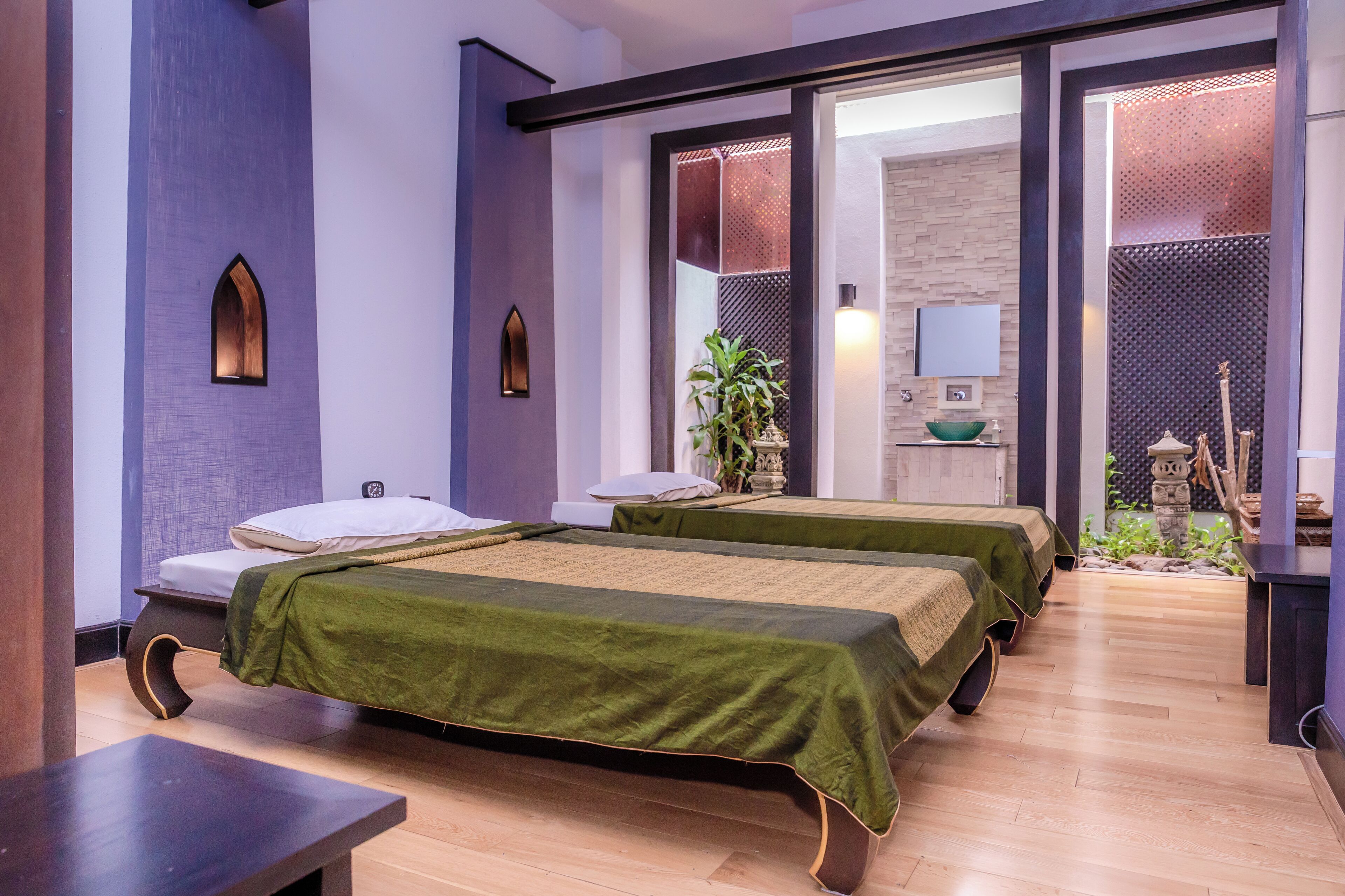 couples treatment room(s), sauna, hot tub, body treatments, body scrubs