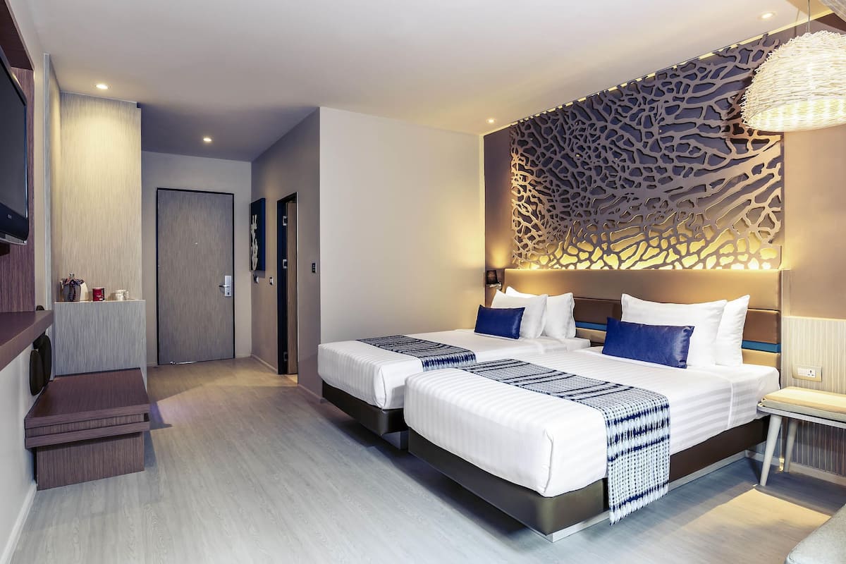 Quarto standard, 2 camas de solteiro | Cofres nos quartos, individualmente mobiliados, escrivaninha