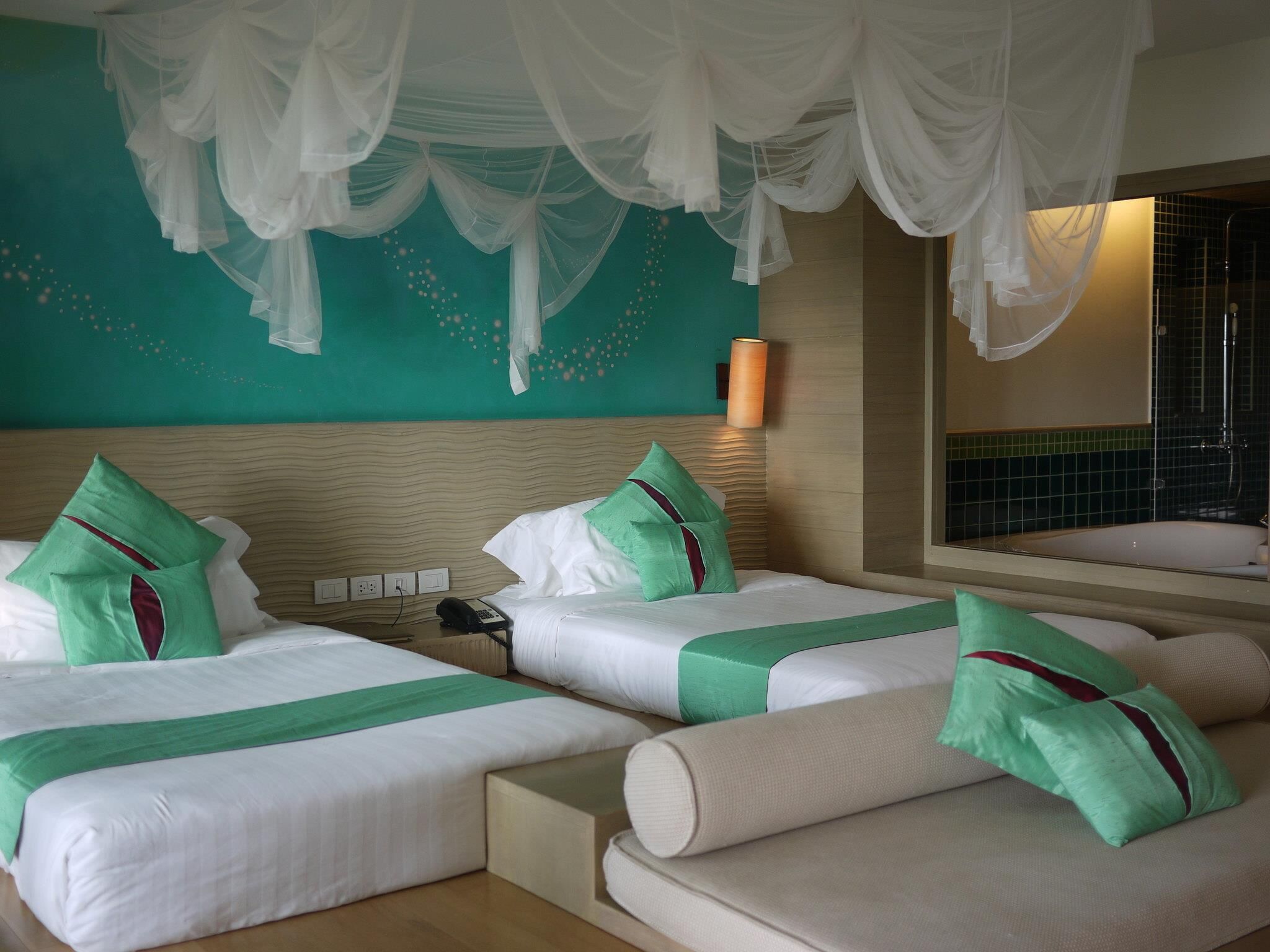 Deluxe Room, 2 Single Beds, Ocean View | In-room safe, individually furnished, desk, rollaway beds