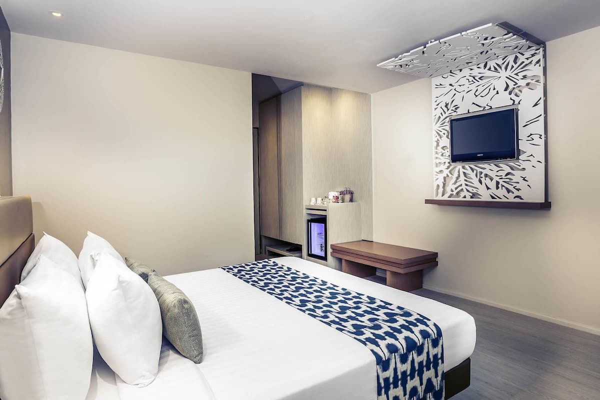 Standaard kamer, 1 kingsize bed | Een kluis op de kamer, individueel gemeubileerd, een bureau