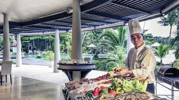 Desayuno buffet diario (THB 460 por persona)