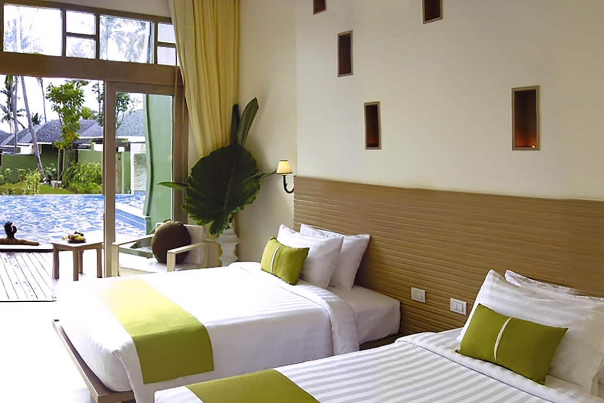 Quarto luxo, 2 camas de solteiro, acesso à piscina | Cofres nos quartos, individualmente mobiliados, escrivaninha