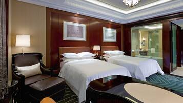 羽绒被、迷你吧、客房内保险箱、办公桌