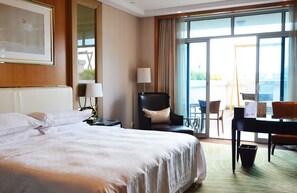 Down comforters, minibar, in-room safe, desk - Sheraton Changzhou Wujin Hotel (Changzhou)