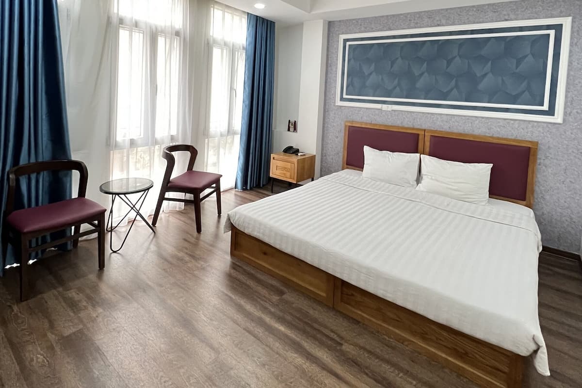 Honeymoon Double Room | Minibar, WiFi (free), bed sheets