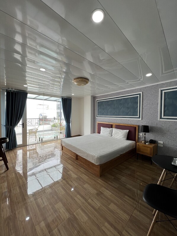 Junior Double Room | Minibar, free WiFi, bed sheets