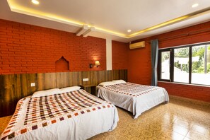 2 makuuhuonetta, memory foam -patjalliset sängyt, tallelokero huoneessa