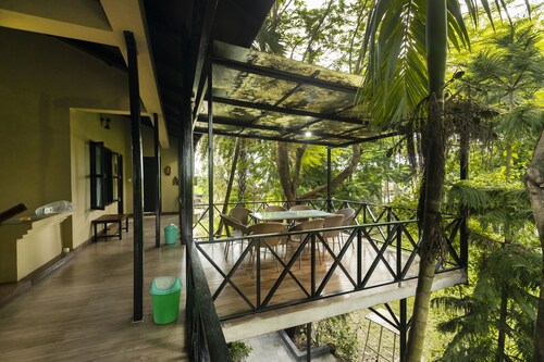 Hotel Parkside & Swimming Pool-Between Greenery and Azure ,Your Perfect Retreat