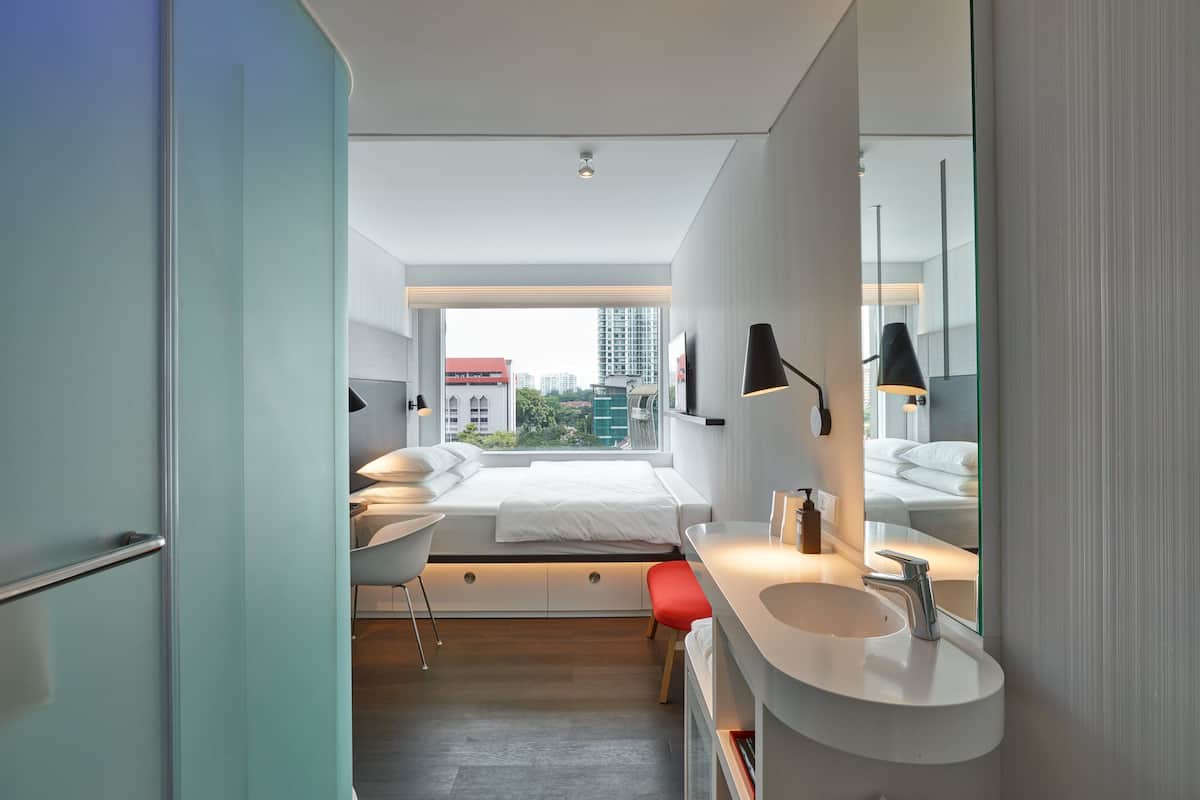 king room | premium bedding, in-room safe, desk, laptop workspace